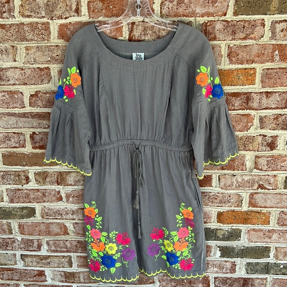 ivy jane Dresses & Skirts - Ivy Jane floral embroidered mini dress size small NWOT grayish-blue